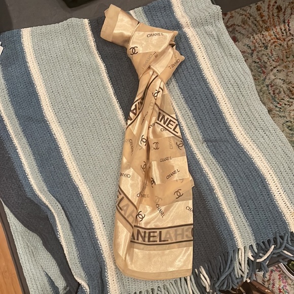 Designer silk scarves - Picture 7 of 7